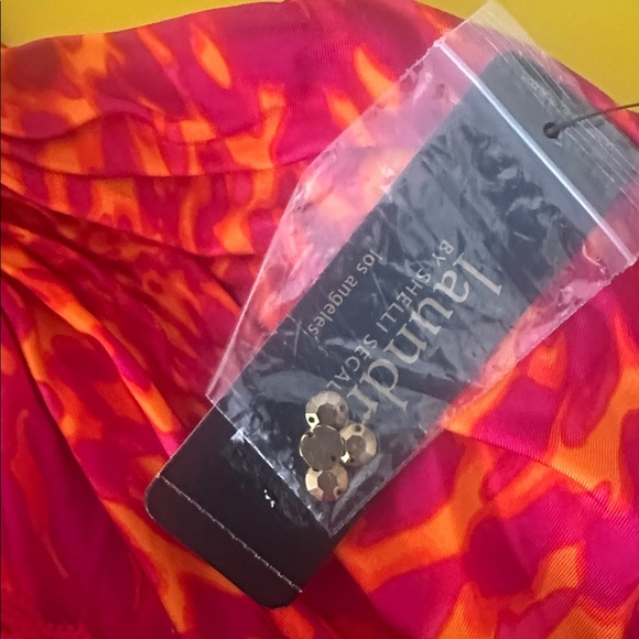 Gorgeous halter dress - Picture 6 of 7